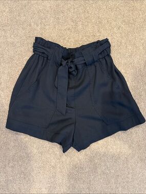 EUC H&M High-Waist Paperbag Shorts with Tie Belt - Black